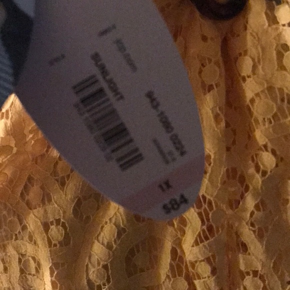 Plus size yellow lace dress - Picture 4 of 4